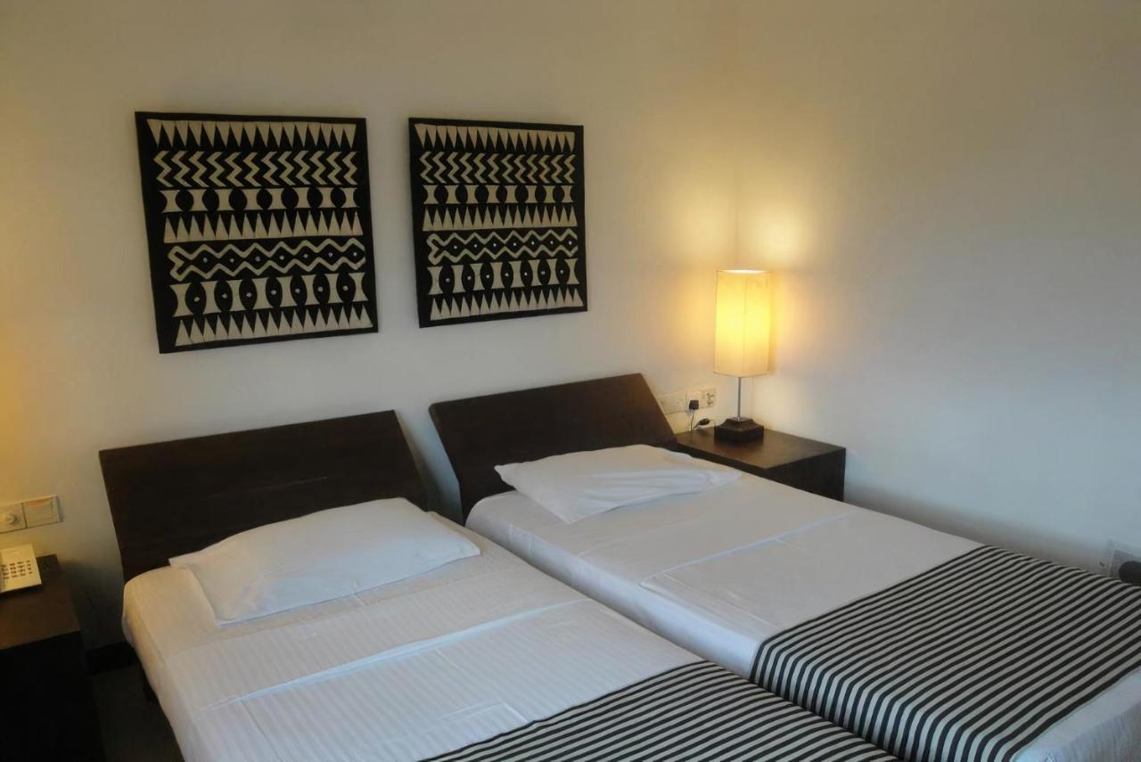 Goldi Sands Hotel Негомбо Екстериор снимка