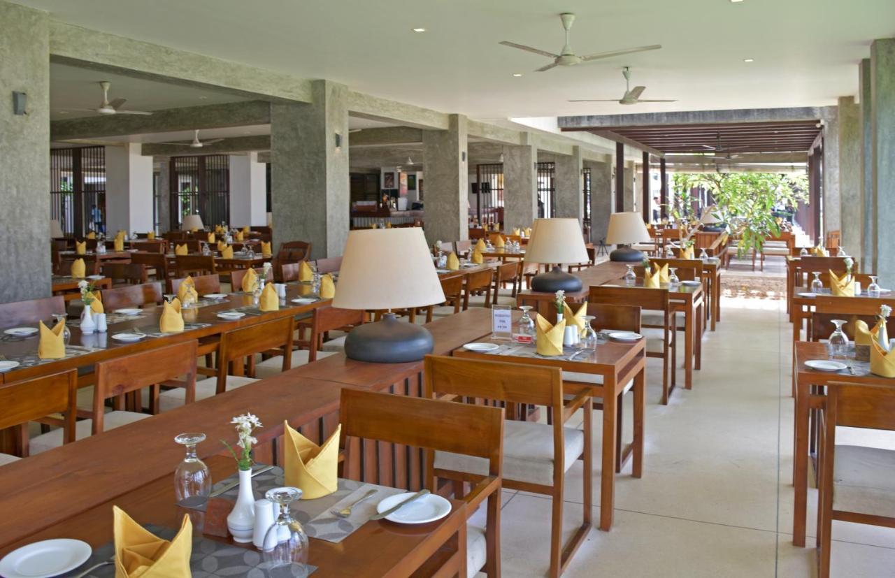 Goldi Sands Hotel Негомбо Екстериор снимка