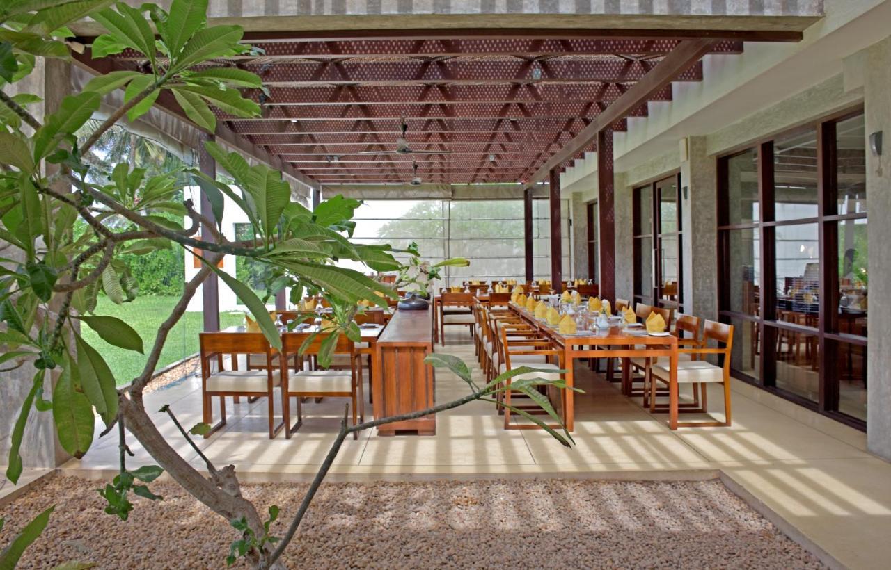 Goldi Sands Hotel Негомбо Екстериор снимка