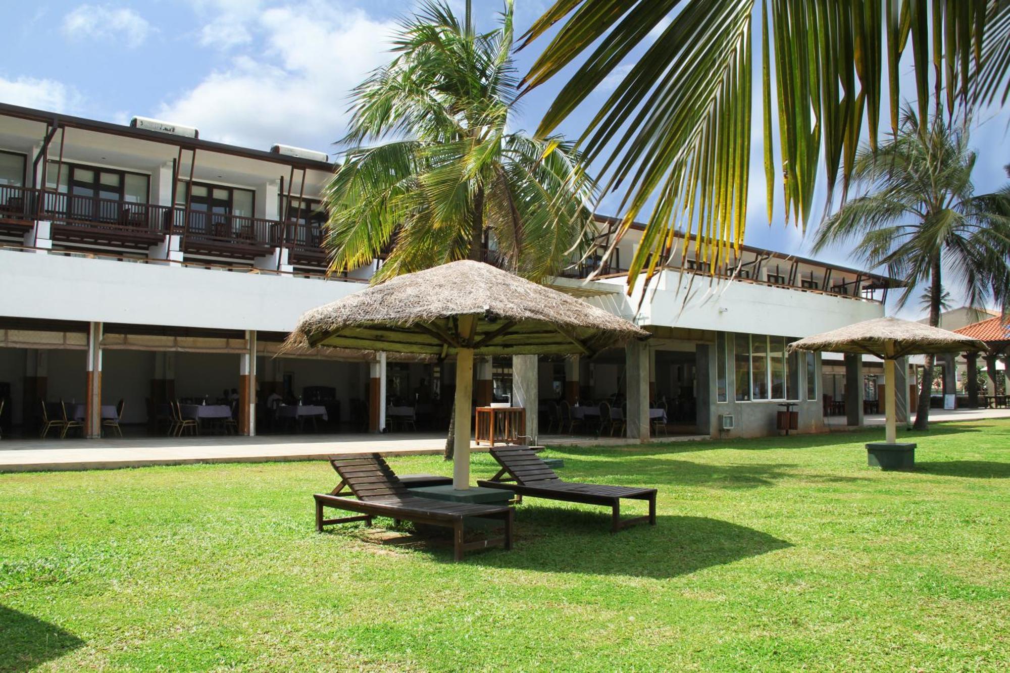 Goldi Sands Hotel Негомбо Екстериор снимка