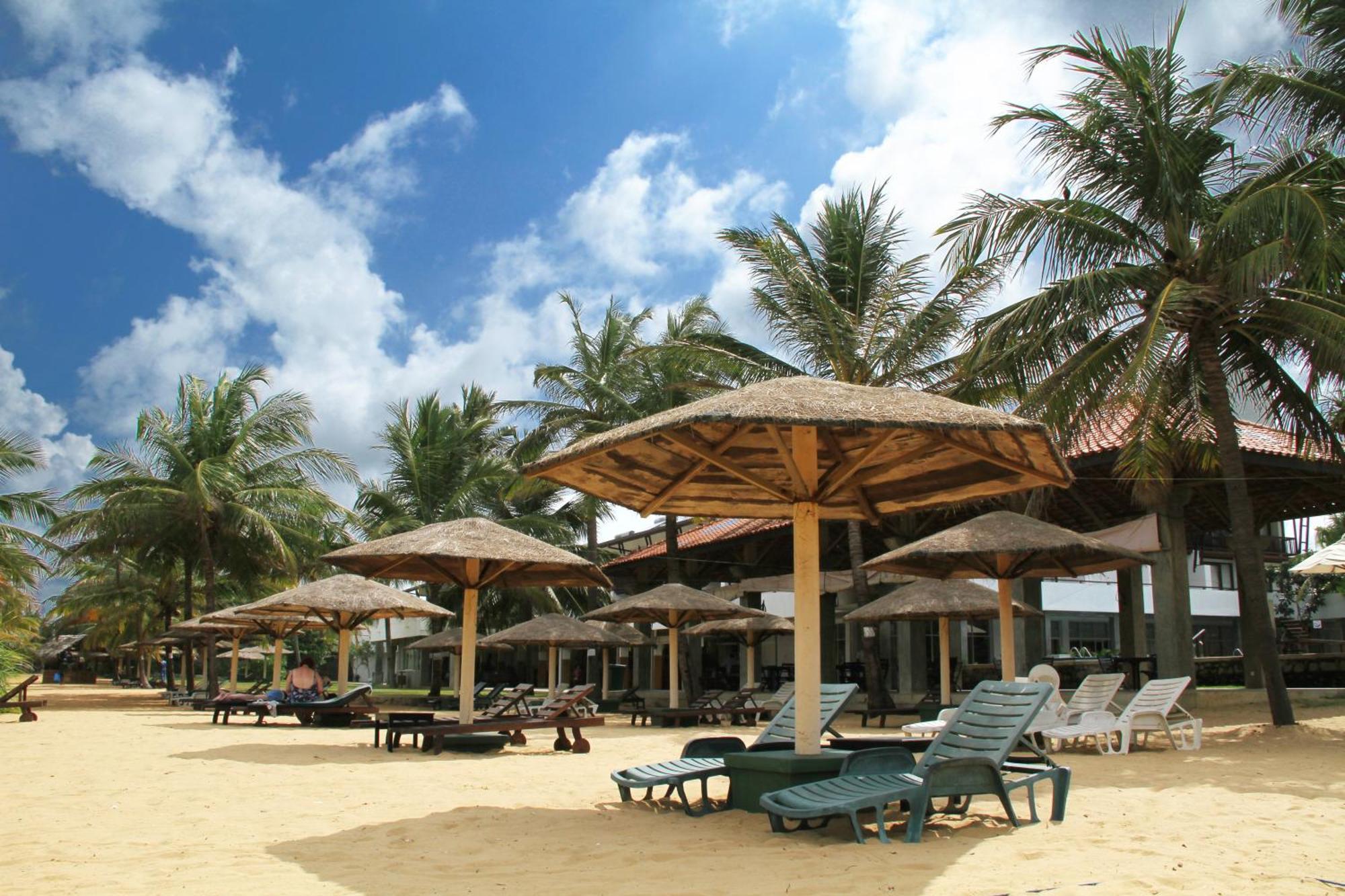 Goldi Sands Hotel Негомбо Екстериор снимка